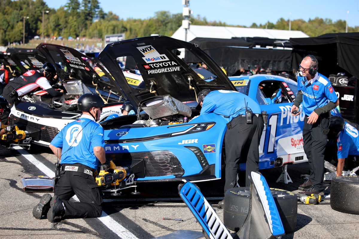 Penske favored at New Hampshire as Playoff pressure rises