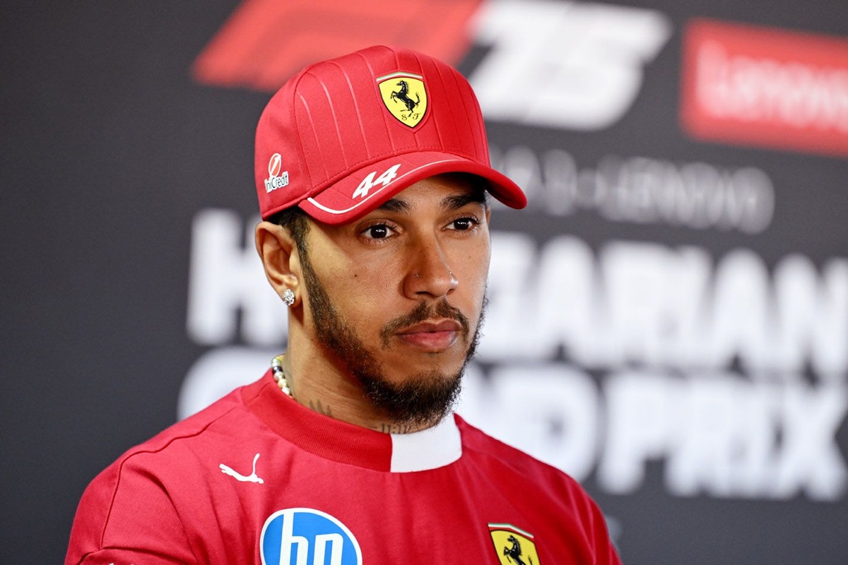 Почему Hamilton пишет документы для Ferrari?