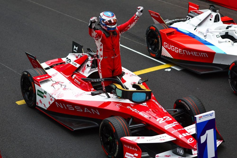 Race winner Oliver Rowland, Nissan Formula E Team