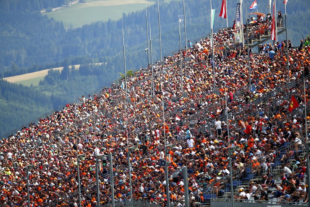 Russell örül, hogy Silverstone idén nem lesz „szellemváros”