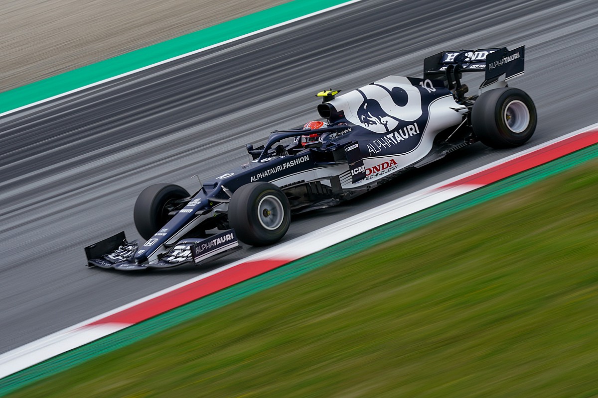 Gasly: "Yumuşak lastiklerle başlamak beklediğimizden çok daha zordu"