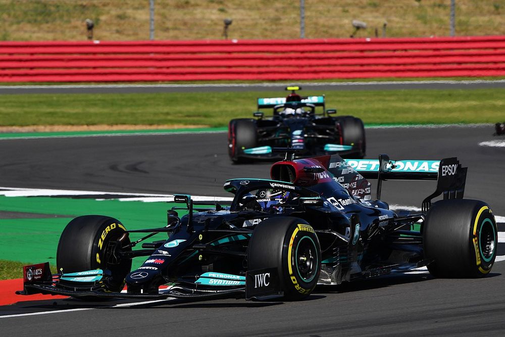 Hamilton baalt na verloren sprint: "Kon hem echt niet bijhouden”