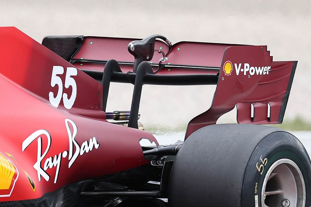 Ferrari: al posteriore c'è l'ala a cucchiaio più scarica