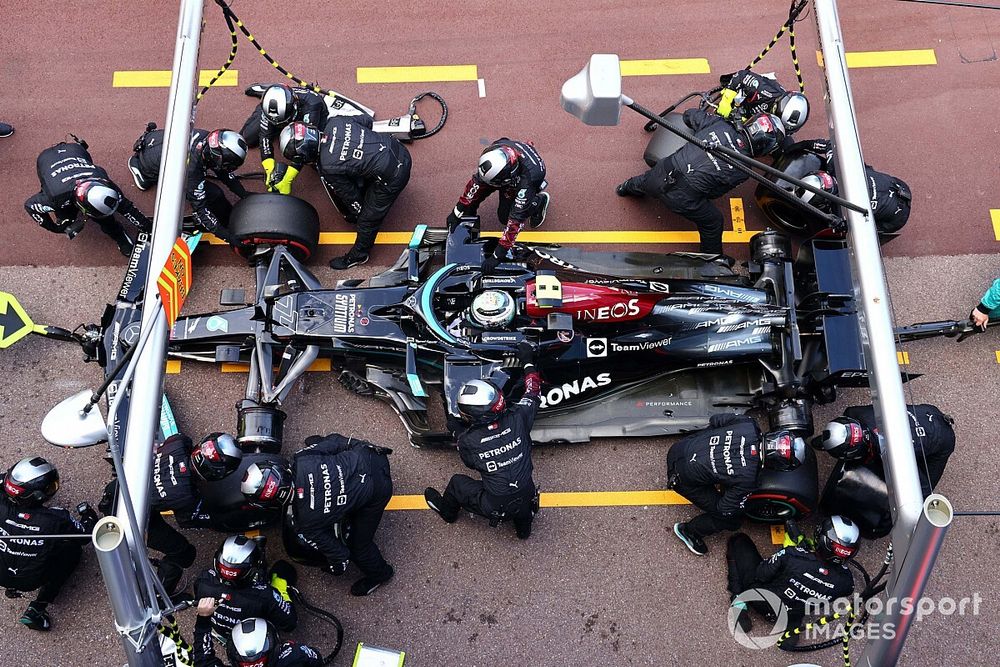 Valtteri Bottas, Mercedes W12, makes a pit stop