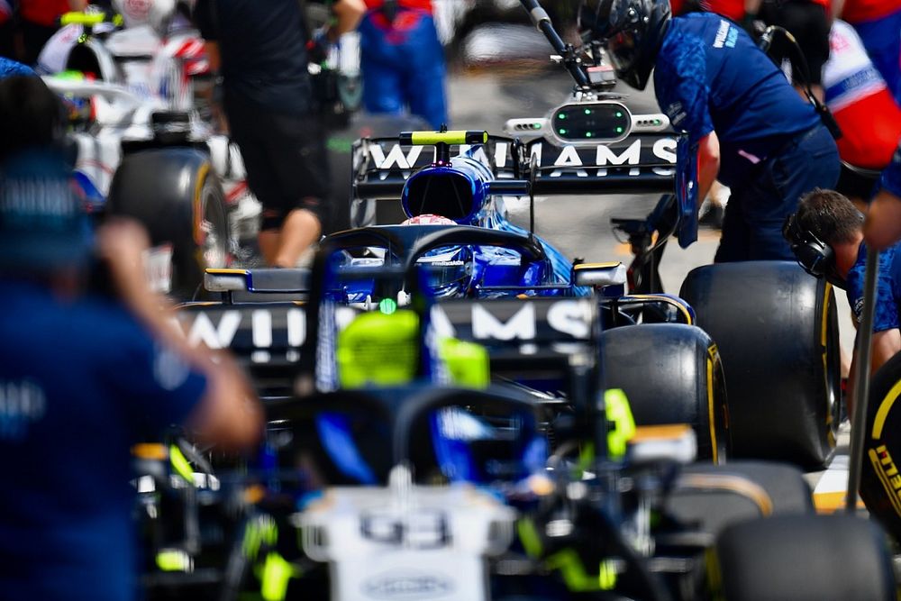 Nicholas Latifi, Williams FW43B, dans la voie des stands