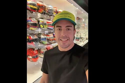Vídeo: Alonso saluda 'emocionado' como piloto de Aston Martin F1