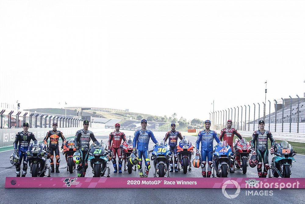 Los nueve ganadores de 2020: Maverick Vinales, Yamaha Factory Racing, Brad Binder, Red Bull KTM Factory Racing, Franco Morbidelli, Petronas Yamaha SRT, Andrea Dovizioso, Ducati Team, Joan Mir, Team Suzuki MotoGP, Miguel Oliveira, Red Bull KTM Tech 3, Alex Rins, Team Suzuki MotoGP, Danilo Petrucci, Ducati Team, Fabio Quartararo, Petronas Yamaha SRT