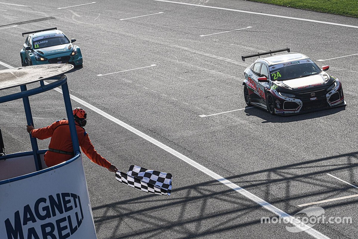 TCR Italy: Giacon vince la volata di una spettacolare Gara 1