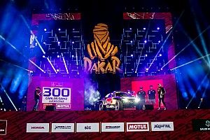 Galería: el podio de salida del Dakar 2021