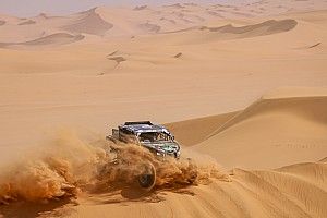 Brasileiros fazem conserto em 15min no Dakar; veja vídeo do 'caos' no rali
