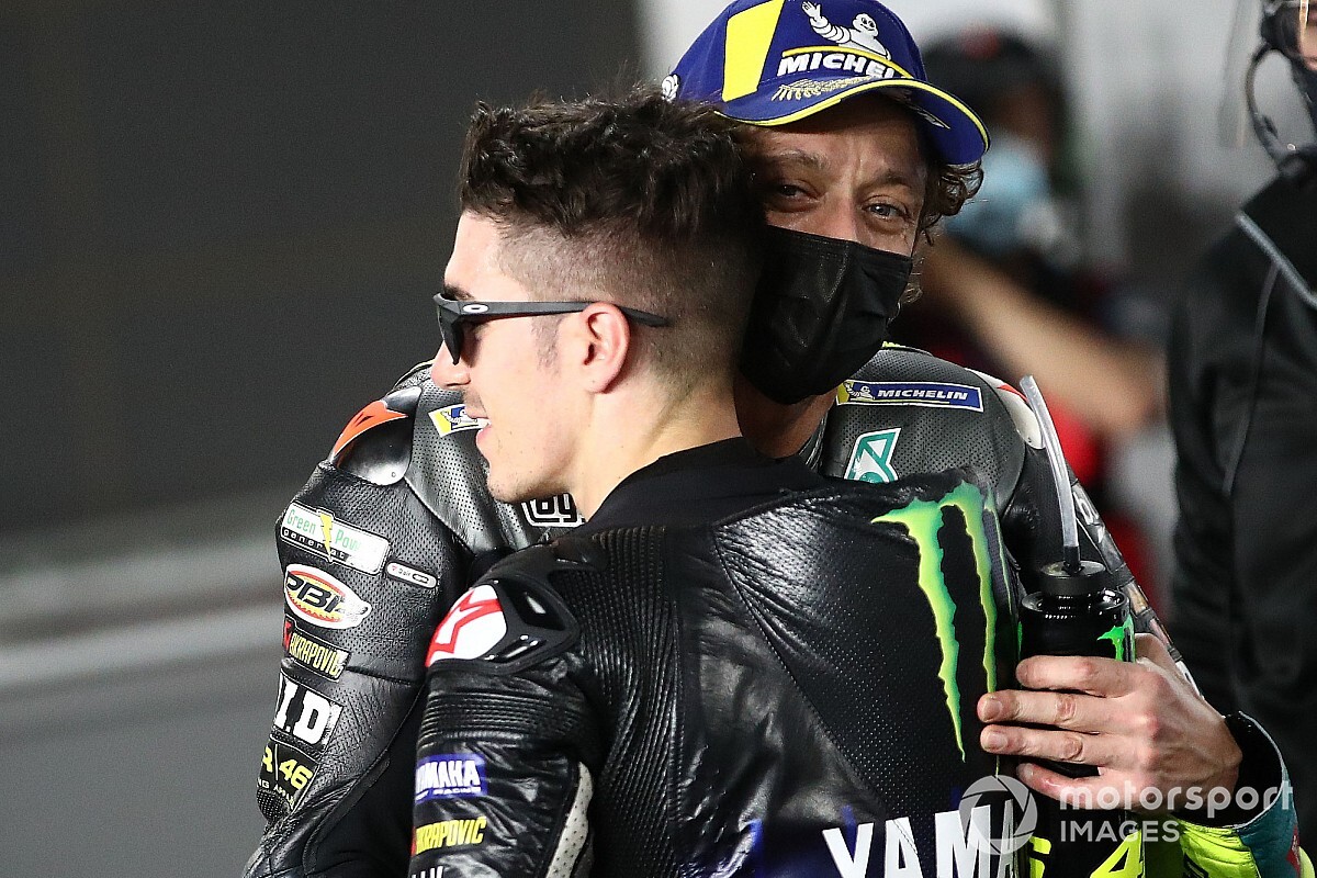 Rossi Tak Malu Contek Data Vinales