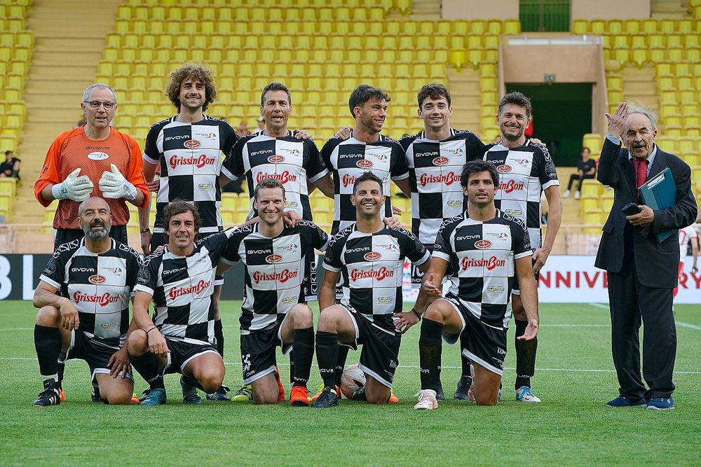 Sainz con dos anotaciones en el partido de futbol de F1 en Mónaco