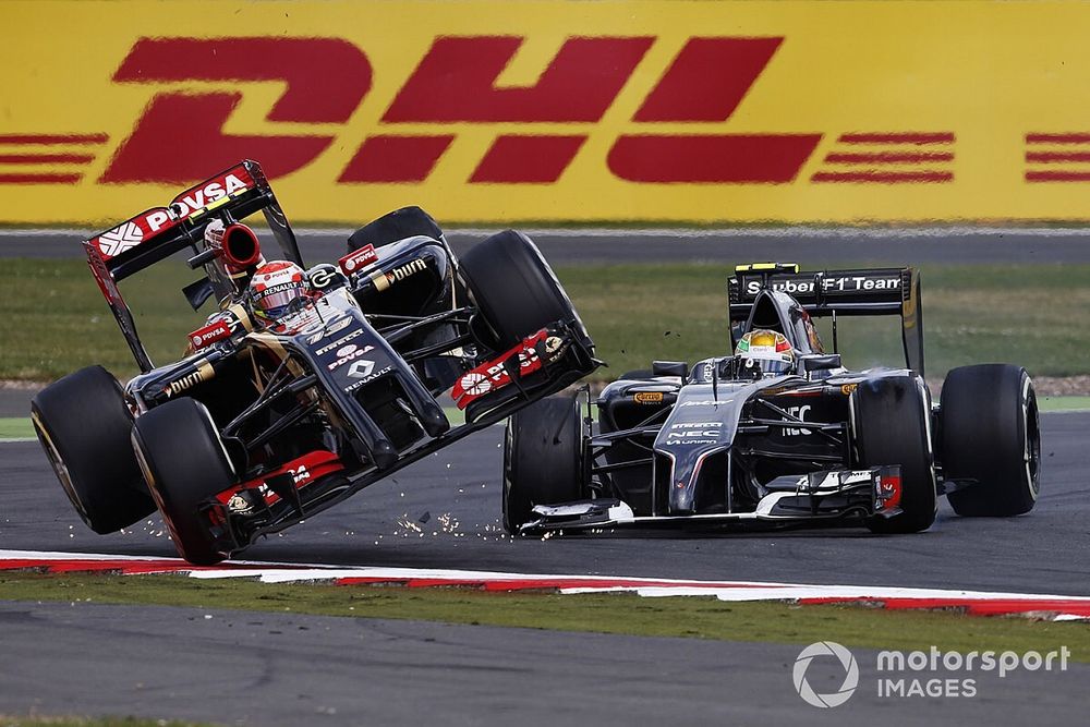 Pastor Maldonado, Lotus F1 y Esteban Gutiérrez, Sauber C33 Ferrari chocan en la pista