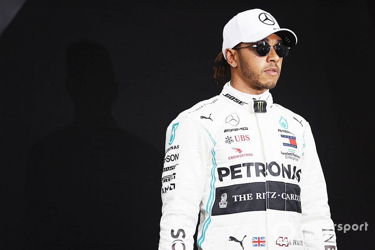 Hamilton önce Ferrari spekülasyonlarını yalanladı, sonra paylaşımını kaldırdı