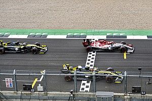 A Renault éjszaka is dolgozott, fontos változtatás Ricciardo autóján