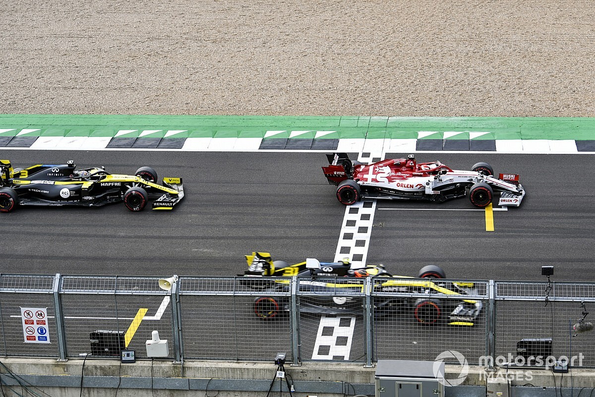 A Renault éjszaka is dolgozott, fontos változtatás Ricciardo autóján