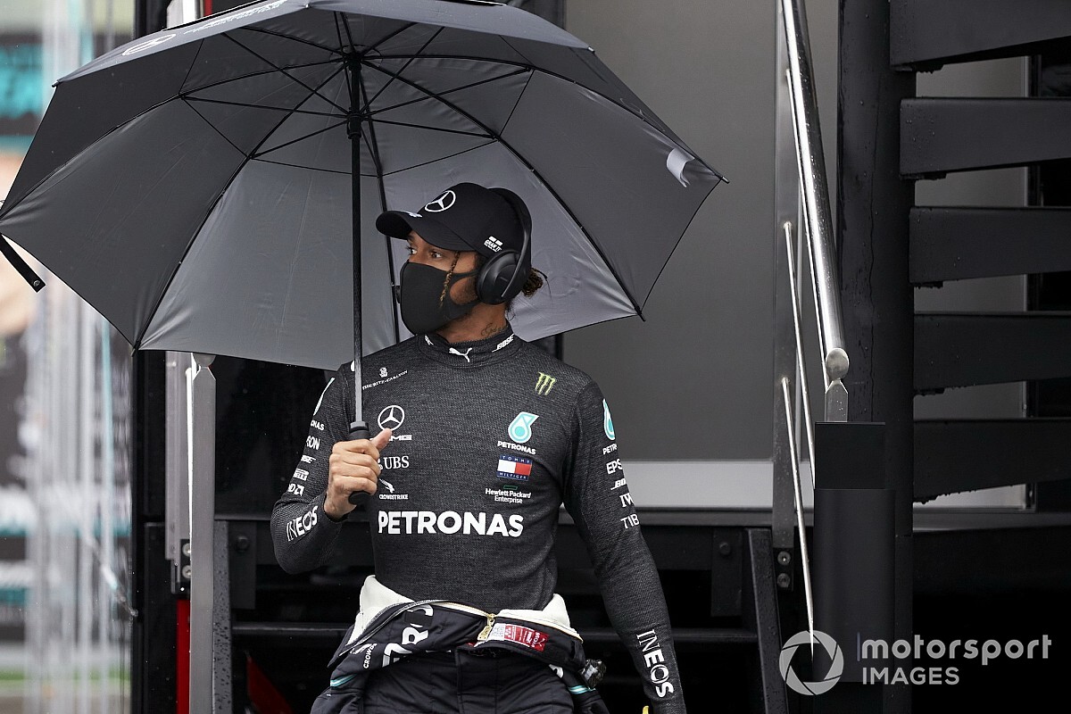 Hamilton: Bottas nem könnyítette meg a dolgom, hosszú az út az 1-es kanyarig