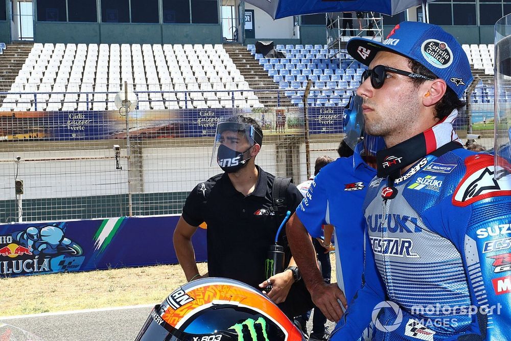 Rins: “Si me caigo, hay un 80% de posibilidades de que se me salga el hombro”