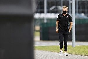 Magnussen Silverstoneban már nem térdelt le, elmondta, miért