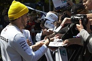 Hamilton trendi megjelenése New Yorkban: nem áll le