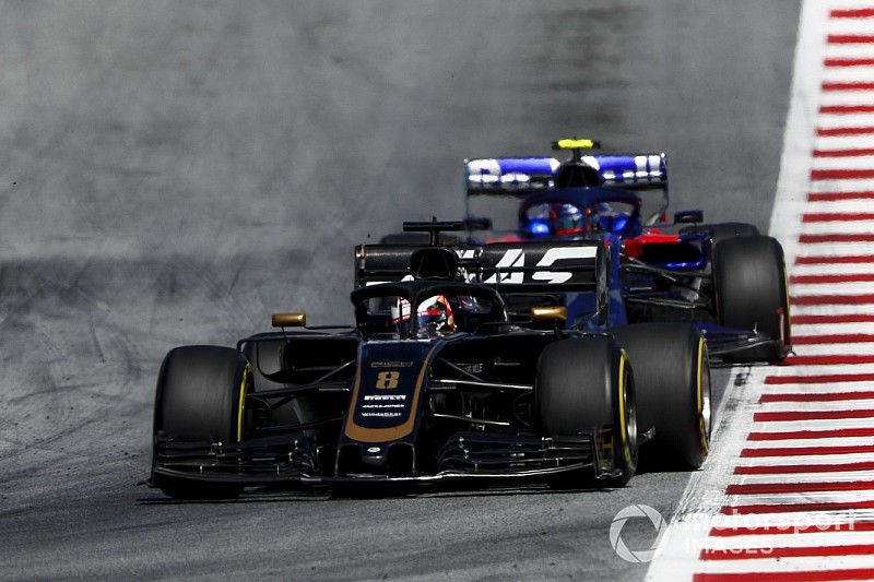 Ez egy ilyen nap: Grosjean most Kvjatot kapta majdnem telibe