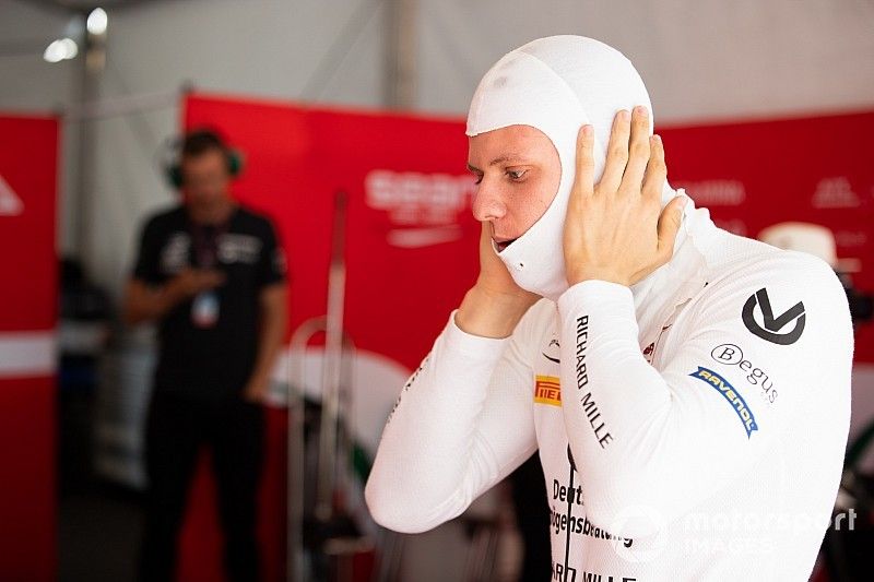 Schumacher nem akarja, hogy az F1 sztárjaihoz hasonlítsák