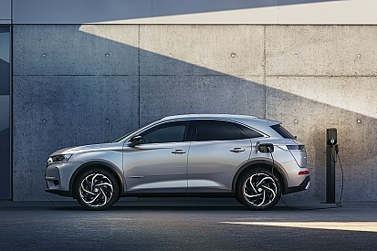Компанія DS оприлюднила споживання пального гібридним кросовером DS7 Crossback