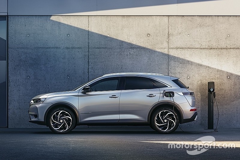 Компанія DS оприлюднила споживання пального гібридним кросовером DS7 Crossback