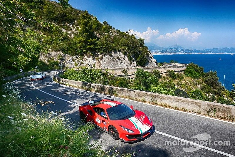 La Cavalcade porta in Campania il mondo di Ferrari