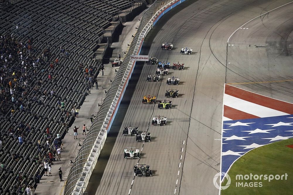 Josef Newgarden, Team Penske Chevrolet leads the final restart as Graham Rahal, Rahal Letterman Lanigan Racing Honda and Simon Pagenaud, Team Penske Chevrolet make contact