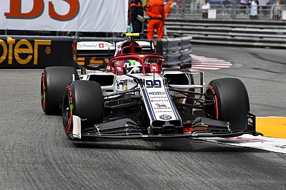 Giovinazzi penalizzato: è la terza volta che succede per colpa dell'Alfa Romeo