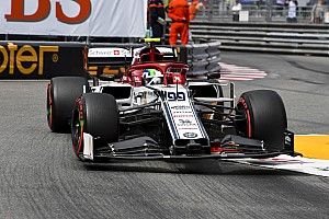 Giovinazzi penalizzato: è la terza volta che succede per colpa dell'Alfa Romeo