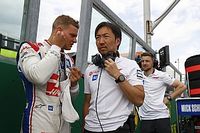 Mick Schumacher dice que la renovaci&oacute;n de Sainz en Ferrari era "obvia"