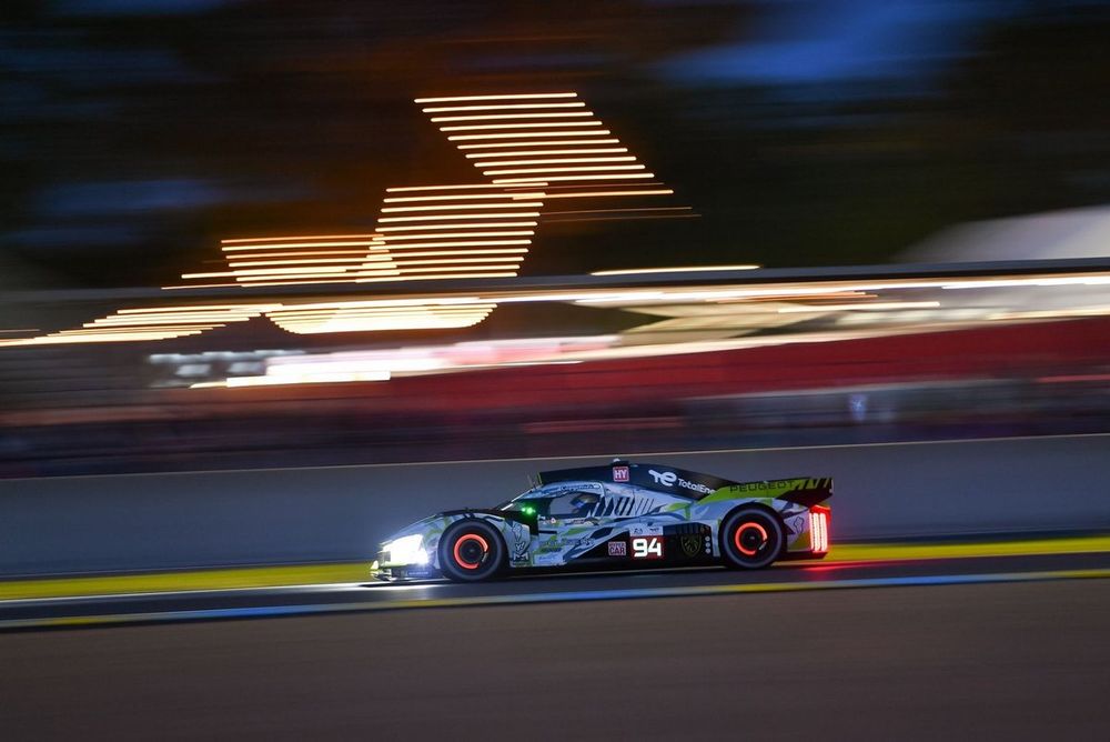 #94 Peugeot Totalenergies Peugeot 9X8: Stoffel Vandoorne, Paul Di Resta, Loic Duval