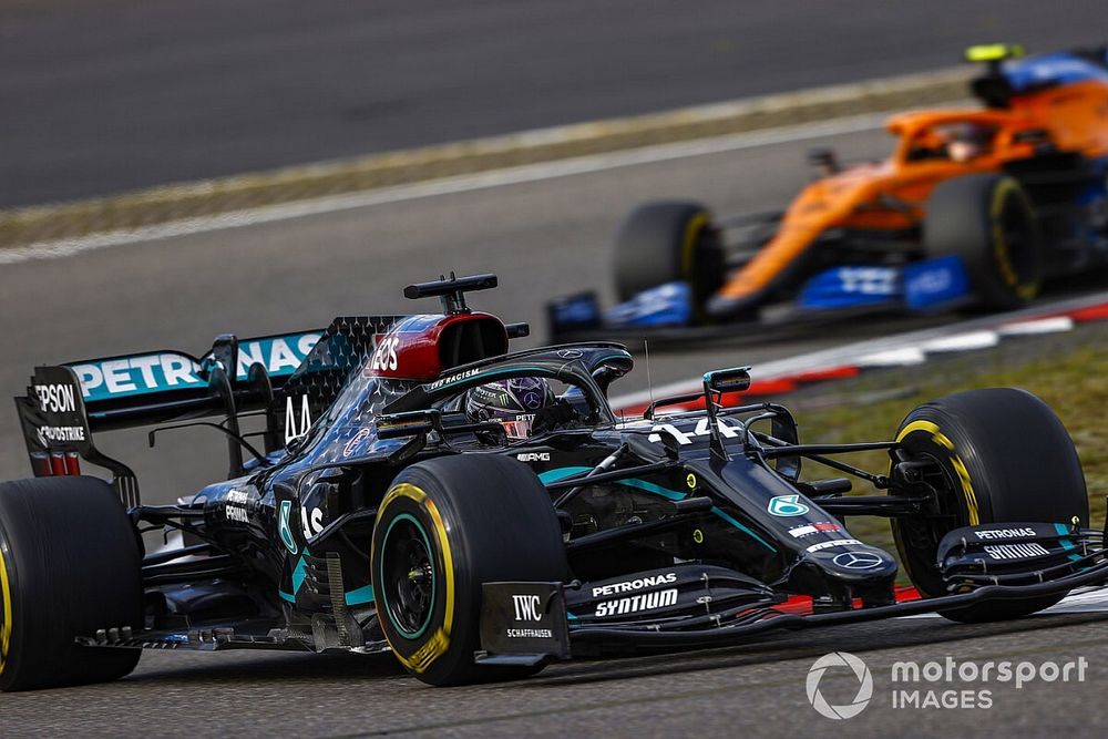 A Mercedes szerint Bottas hibájának hála tudta Hamilton megragadni az Eifel Nagydíj irányítását