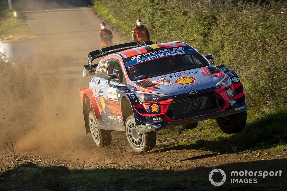 WRC, Rally Italia, PS10: Neuville è super e torna secondo!