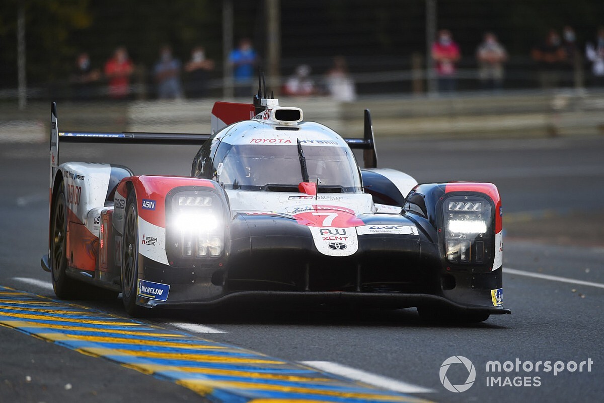 Beköszöntött az éjszaka Le Mans-ban - jöttek is a problémák!