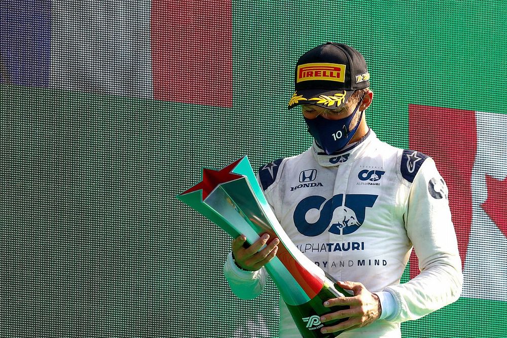 Pierre Gasly, AlphaTauri, 1st position, with his trophy