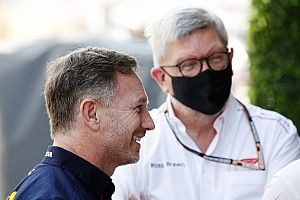 Хорнер: Вторую гонку подряд судьи решают против нас
