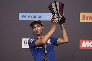 Sofuoğlu: "Toprak sadece fabrika takımından teklif alırsa MotoGP'ye geçecek"