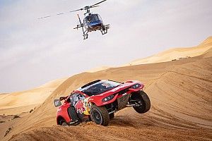 Loeb se lleva la Etapa 2 del Dakar 2022 entre los coches