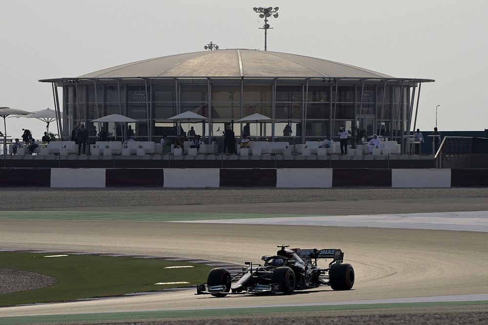 F1カタールGP FP3:メルセデスがワンツー! フェルスタッペンとガスリーが続く。角田裕毅は10番手と好調さ見せる