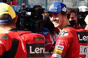 Bagnaia: "Stoner mi ha aiutato tanto, sarebbe un bel regalo"