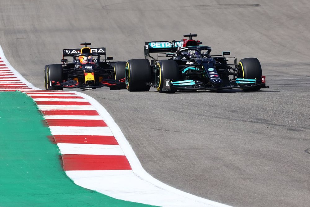 Почему Mercedes не стала копировать тактику Red Bull? Вольф ответил