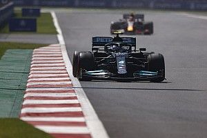 Хорнер: В Mercedes пока скрывают реальную скорость