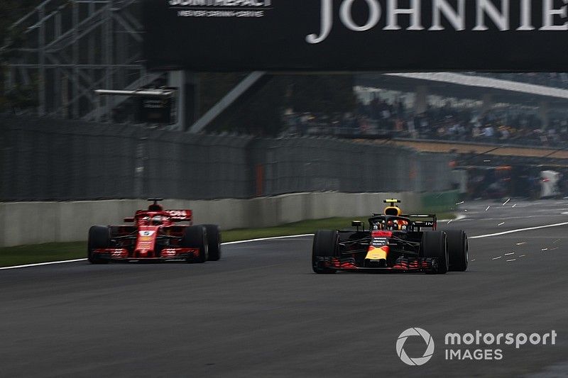 Max Verstappen, Red Bull Racing RB14 y Sebastian Vettel, Ferrari SF71H 