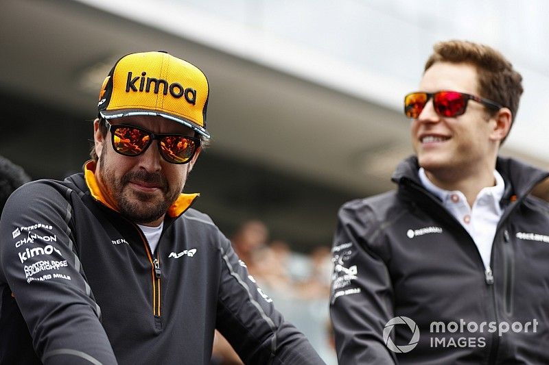 Alonso mérhetetlenül nagy csapást mért a csapattársára, ami új világrekord az F1-ben: 21-0