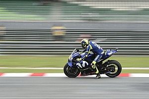 Diburu Marquez, Rossi terjatuh