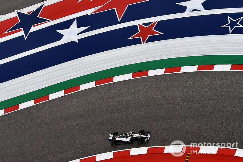 Hamilton topt door regen geteisterde tweede training, Verstappen derde