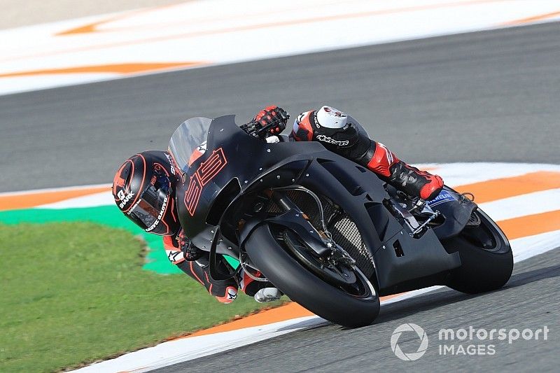Lorenzo lidera la mañana en el arranque del test de Jerez